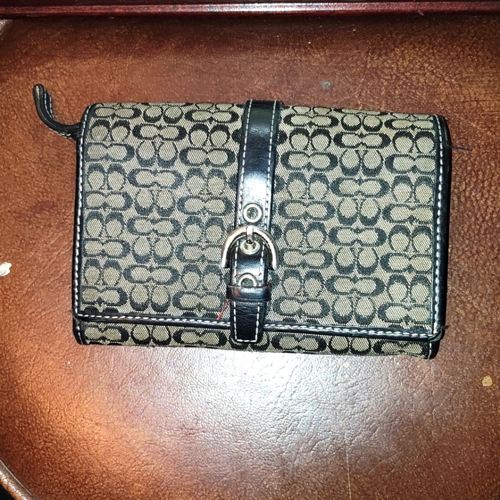 Coach wallet with bucket detail